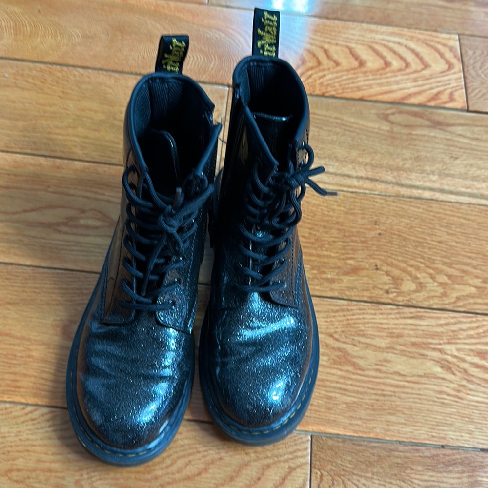 In good condition. Small scratches in n the front. See pic 2 and 3